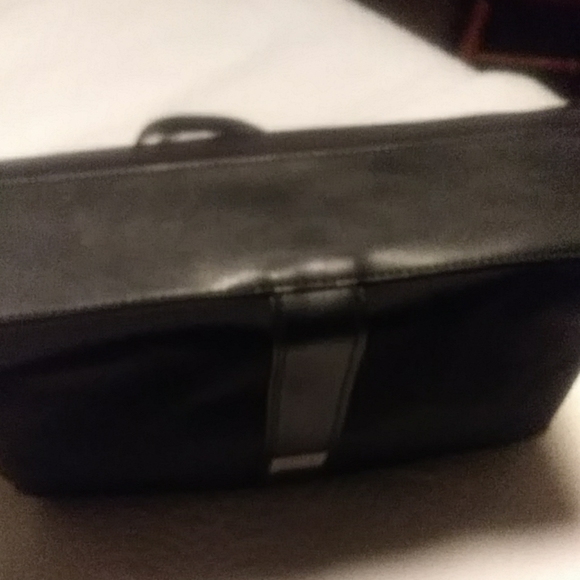 Liz Claiborne Black Shoulder Tote - Picture 3 of 6